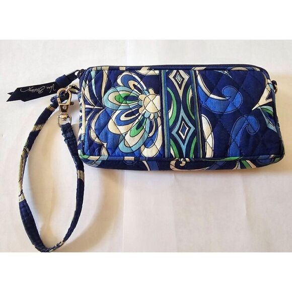 Vera Bradley Quilted Wristlet  Blue & Green Floral Pattern  Zipper Closure & Det - Picture 3 of 6